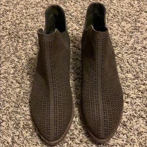 Vince Camuto shoes size 6.5